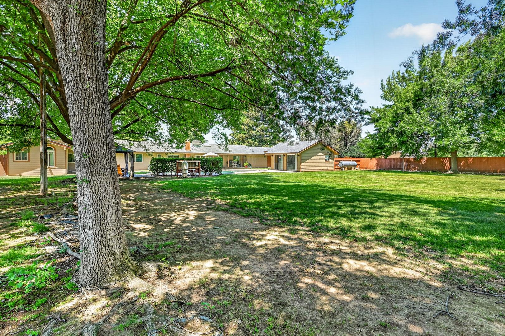 1185 N Locan Ave, photo 79
