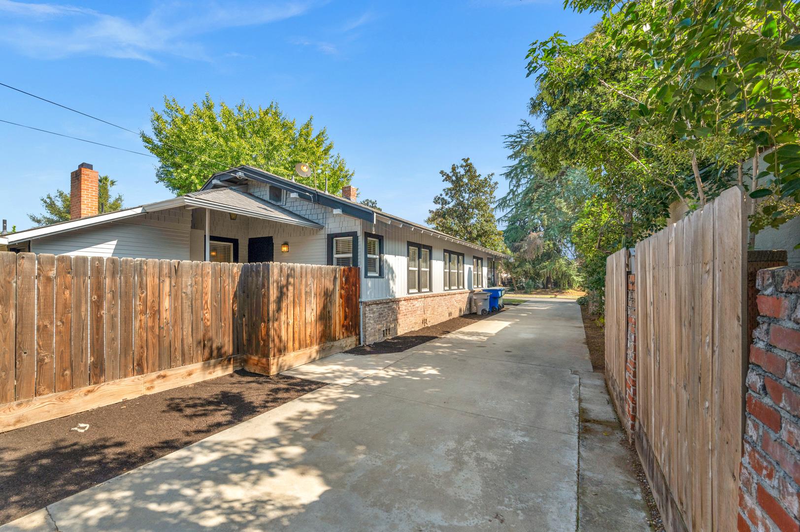 1009 N Vagedes Ave, photo 38
