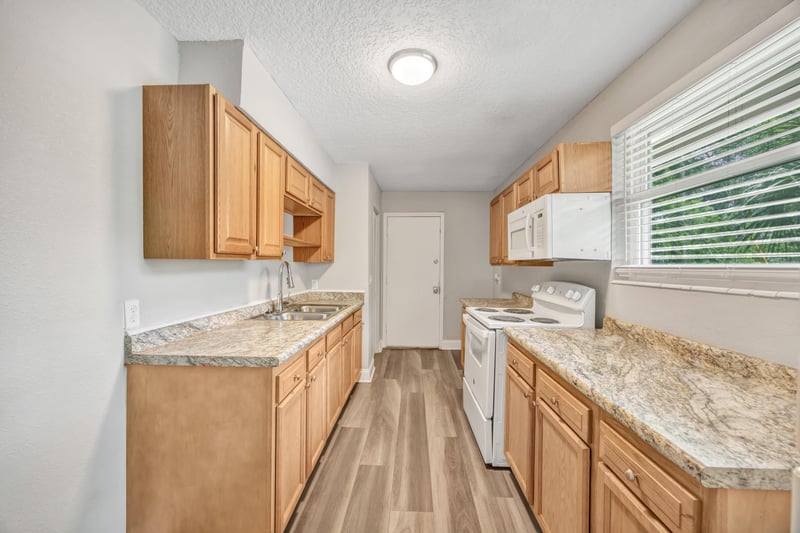 Photo 8 of 1682 Hiram St, Jacksonville, FL 32209, photographed by Megapixeler