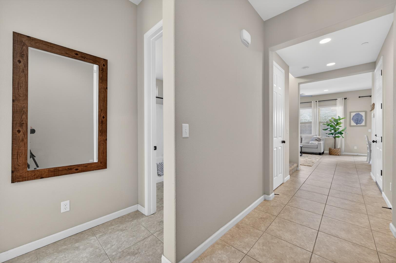 2098 Axelson Dr, photo 12