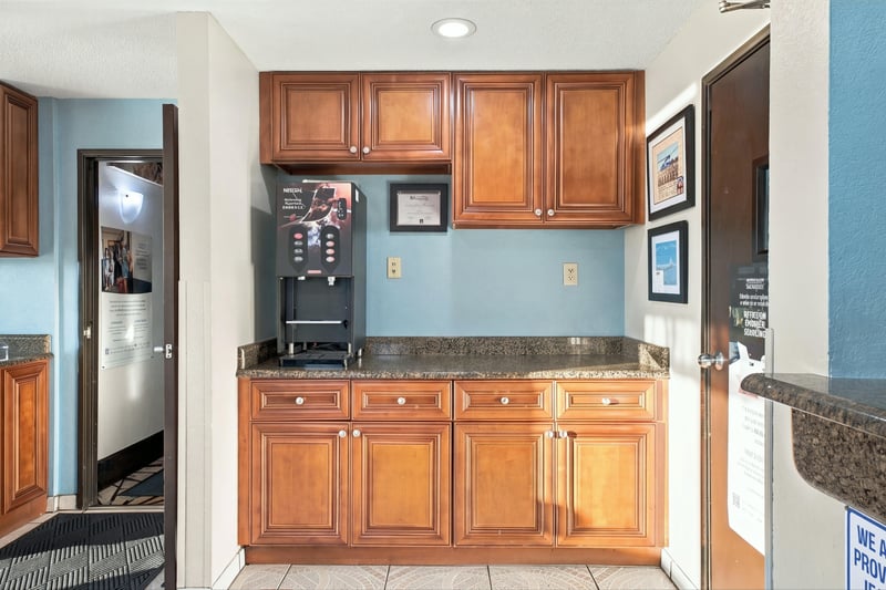 Kitchenette cabinetry, photographed by Megapixeler on Eldridge Loop, Orange Park