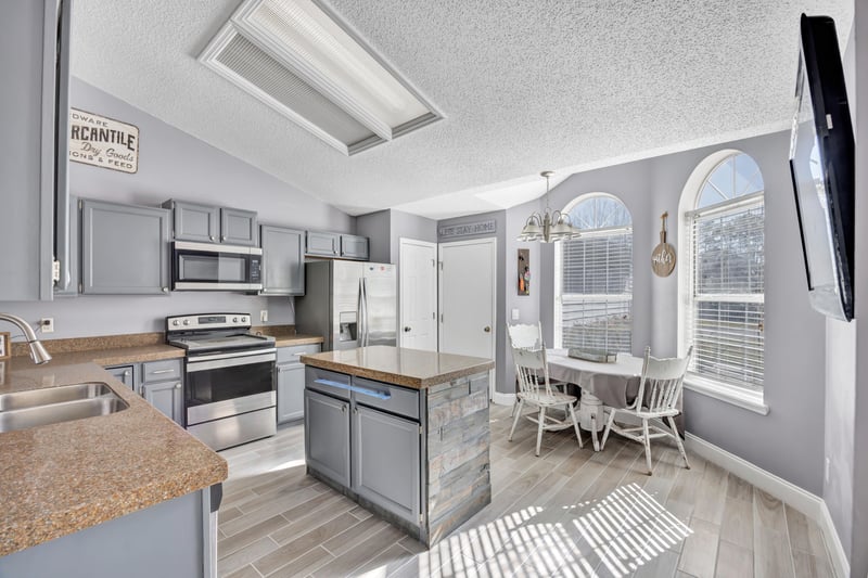 Photo 6 of 10575 Otter Creek Dr, Jacksonville, FL 32222, photographed by Megapixeler
