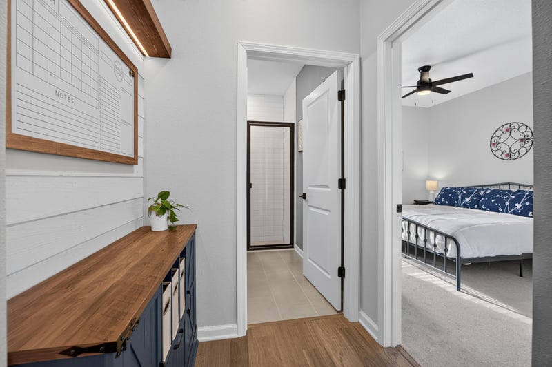 Hallway with wood console and bedroom doorway at 2354 Jennings Farm Dr, Middleburg, FL 32068