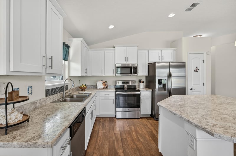 Kitchen Appliances at 12272 Cadley Cir, Jacksonville, FL 32219