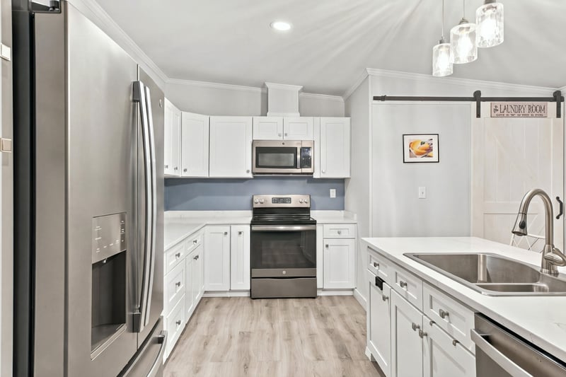 Kitchen range and cabinetry, photographed by Megapixeler on Secret Cove Rd, Middleburg, FL
