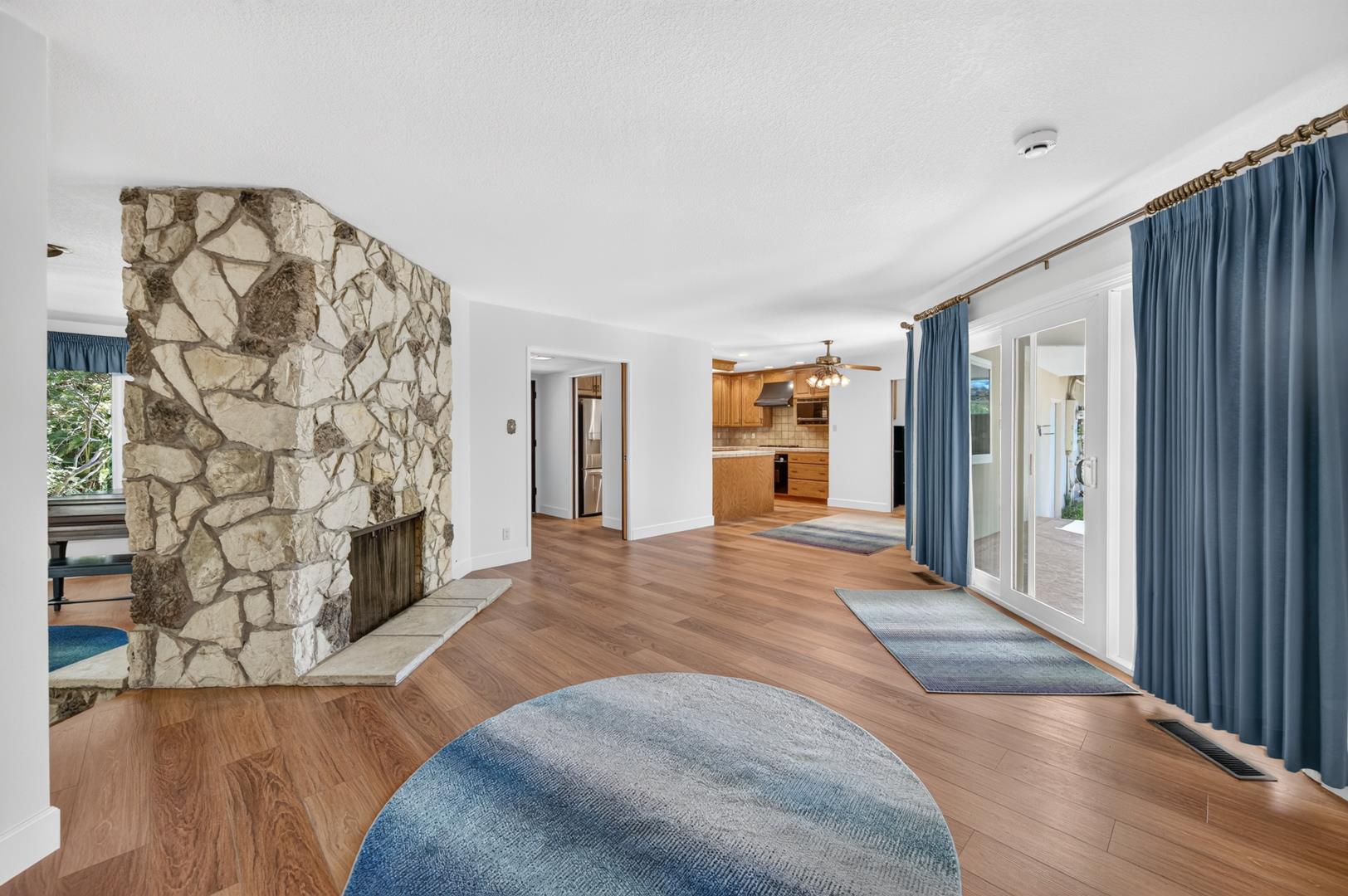 749 W Escalon Ave, photo 25