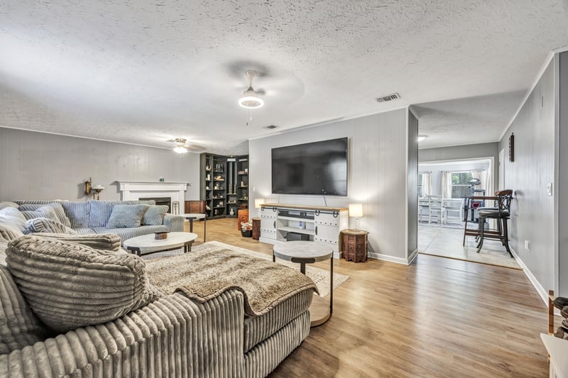 Photo 1 of 7946 Dalehurst Dr S, Jacksonville, FL 32277, photographed by Megapixeler