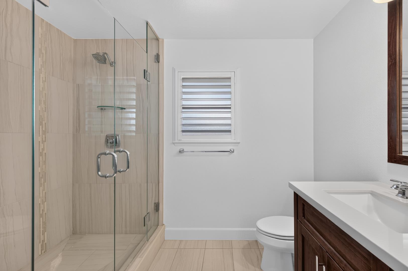 6495 N Vagedes Ave, photo 42