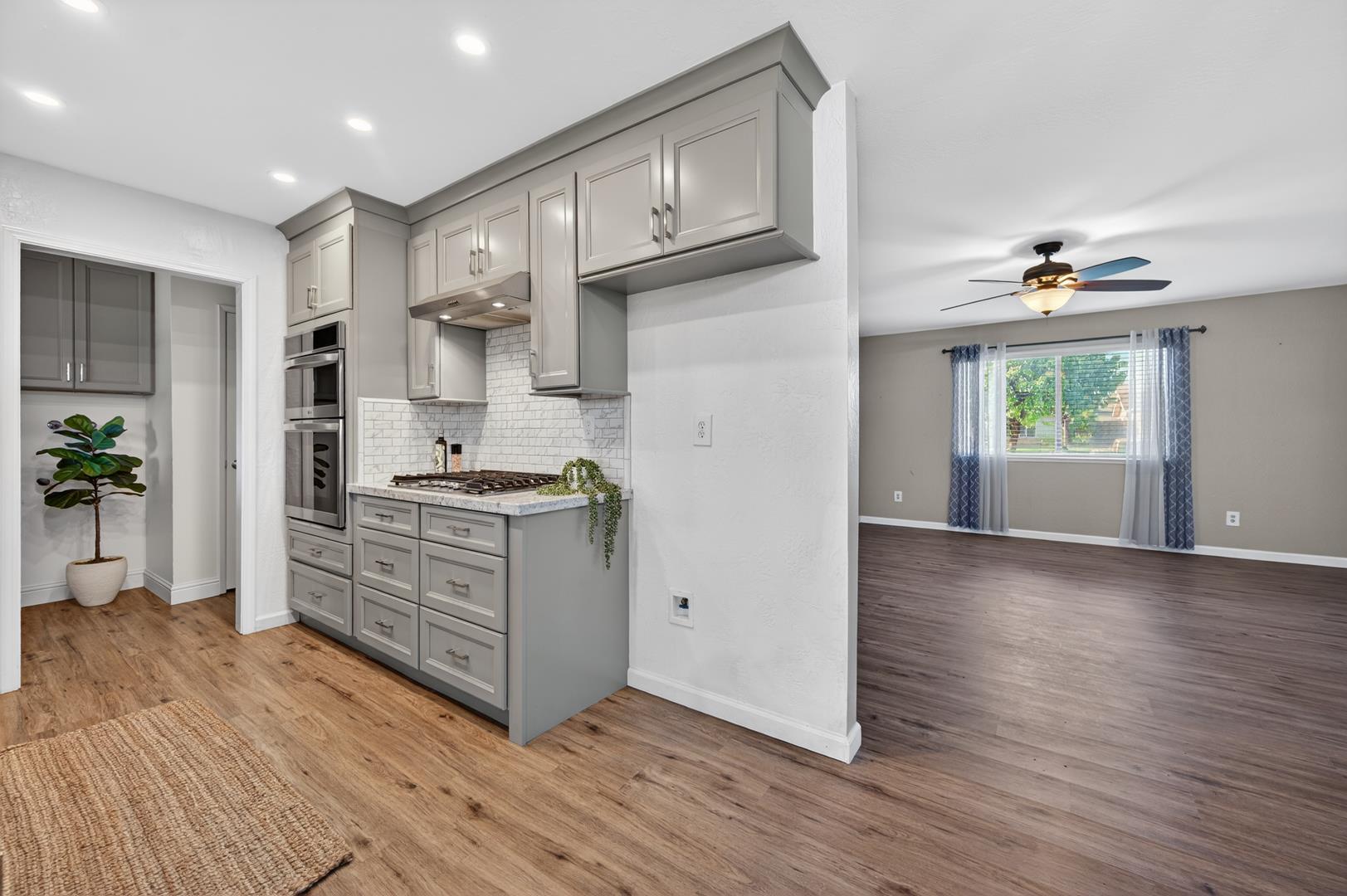 1235 W Dyer Ave, photo 21