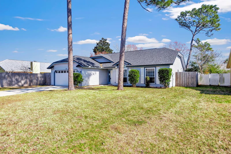 Diagonal at 397 Prindle Dr E, Jacksonville, FL 32225