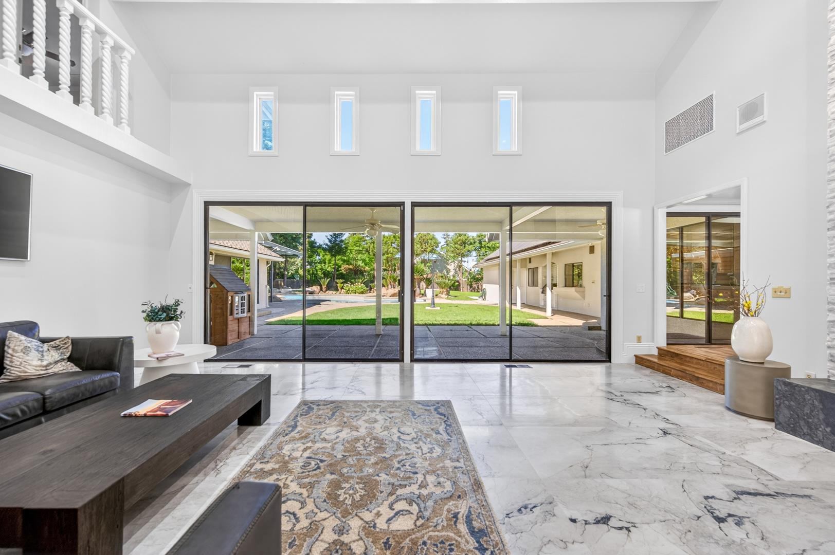 5261 N Van Ness Blvd, photo 54