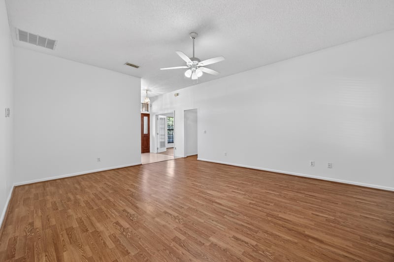 Photo 6 of 985 Sweetwood Ct, Orange Park, FL 32065, photographed by Megapixeler