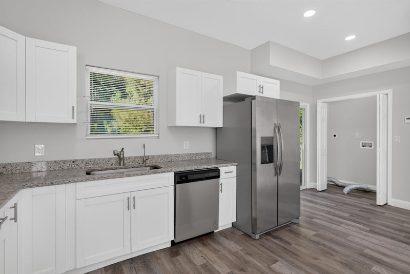 Kitchen sink and cabinetry, photographed by Megapixeler on Lem Turner Rd, Jacksonville