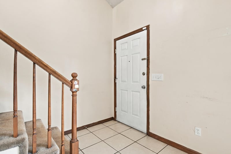 Entryway and staircase, photographed by Megapixeler on Blue Teal Ct, Jacksonville
