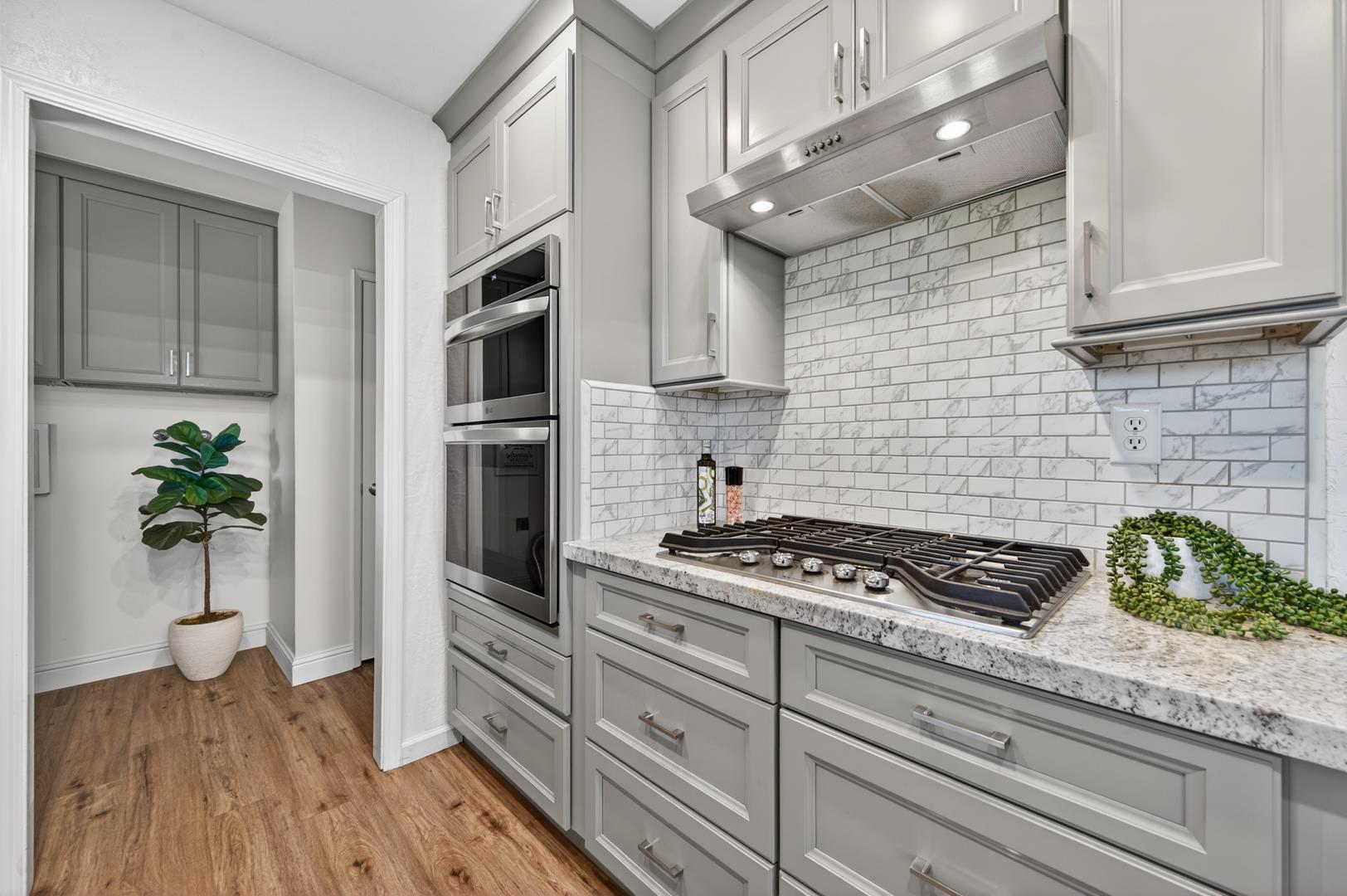 1235 W Dyer Ave, photo 22