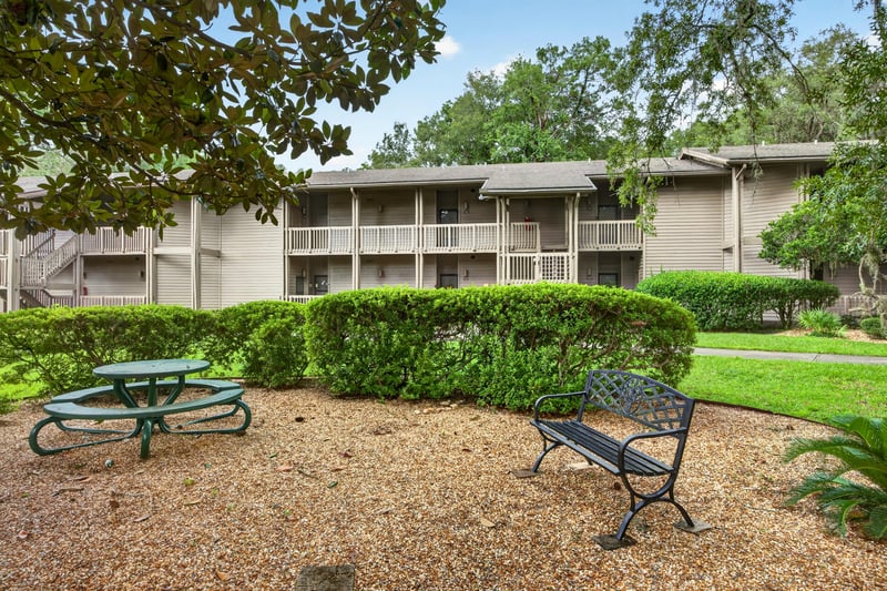 Courtyard with picnic table and bench in Middleburg, FL