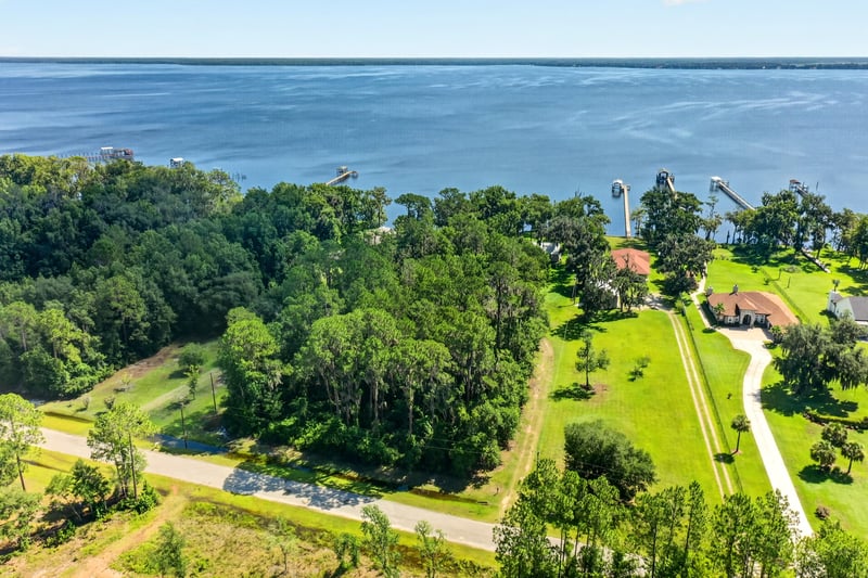 Aerial view of the wooded lot and river shoreline at 110 River Shores Rd, Palatka, FL 32043