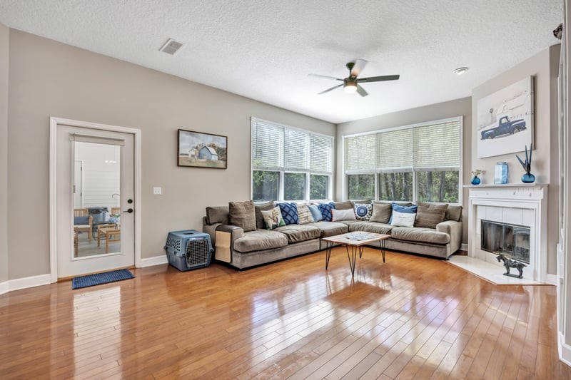 Photo 8 of 636 Wyndham Ct, Orange Park, FL 32073, photographed by Megapixeler