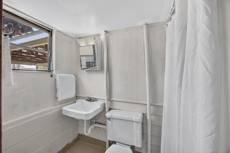 Outbuilding bathroom with tub and sink at 101 N Lake St, Crescent City, FL