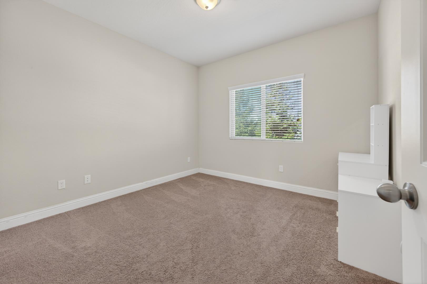5281 N Phoenix Ave, photo 39