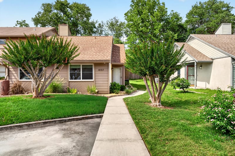 Photo 3 of 8137 Village Gate Ct, Jacksonville, FL 32217, photographed by Megapixeler