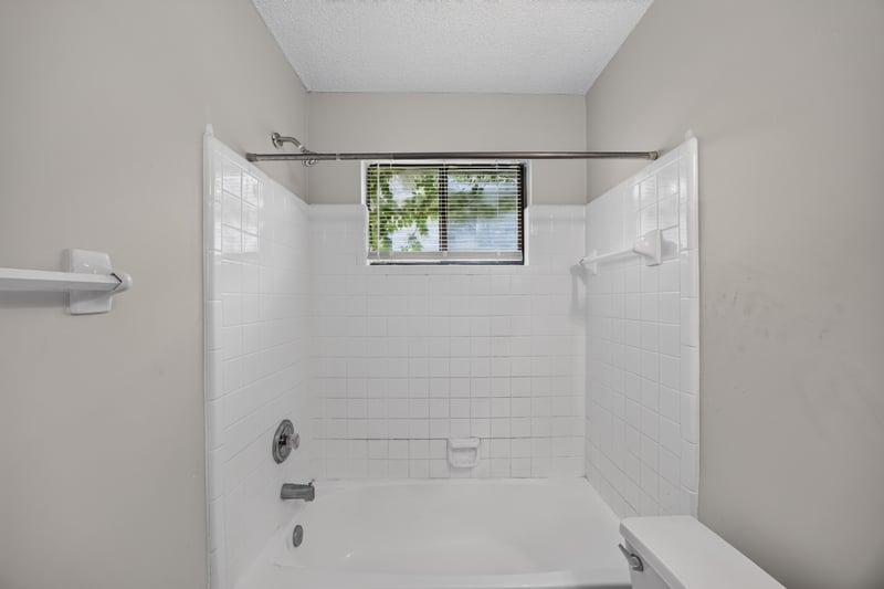 Bathroom tub-shower with tile surround at 2717 Trollie Ln, Jacksonville, FL
