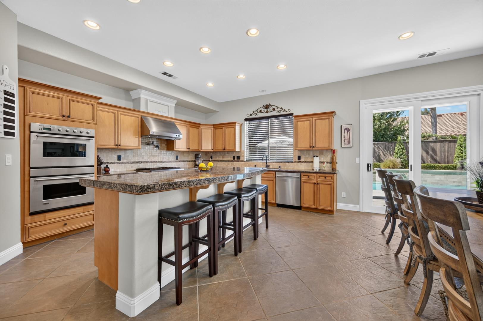 633 W Richmond Ave, photo 47