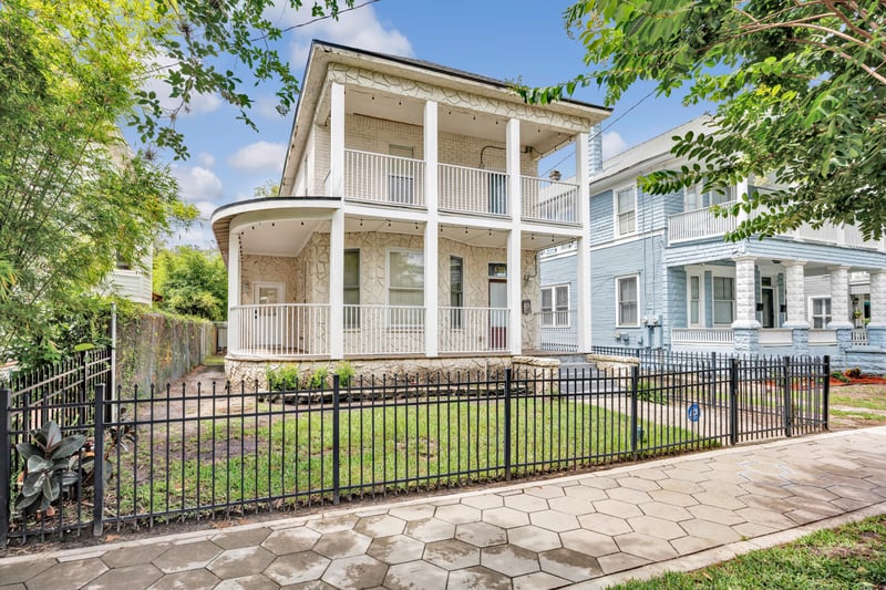Photo 2 of 138 7th St W, Jacksonville, FL 32206, photographed by Megapixeler