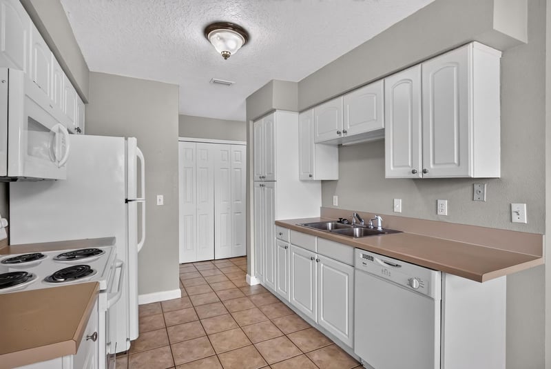 Kitchen counter and cabinet layout at 1800 Park Ave apt 358, Orange Park, FL