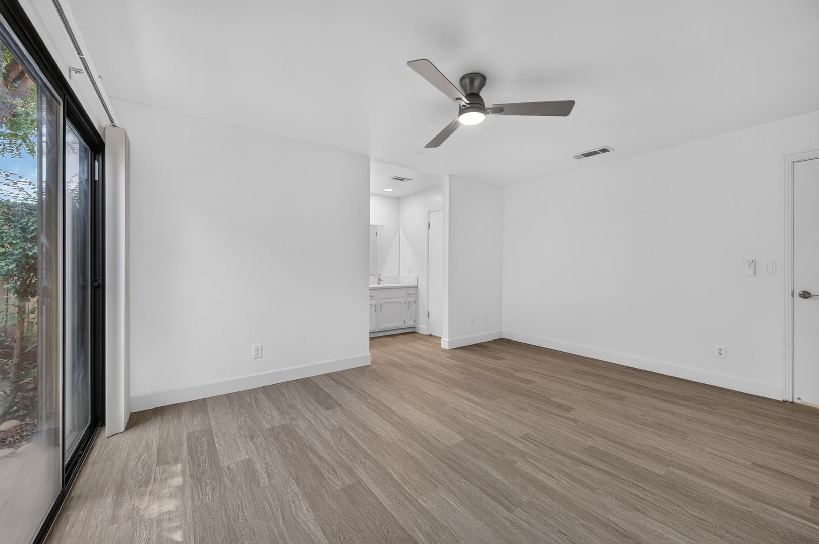 1657 Willow Ave, photo 41