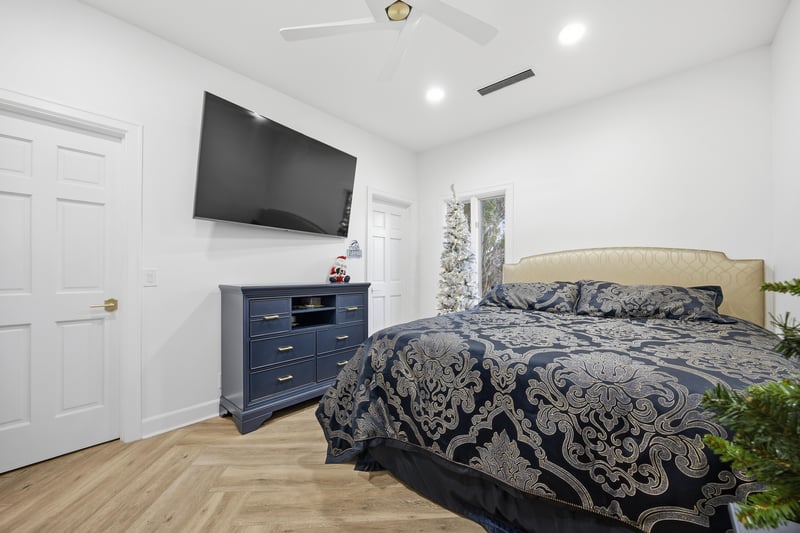 Bedroom 6 at 7987 Hollyridge Rd, Jacksonville, FL 32256