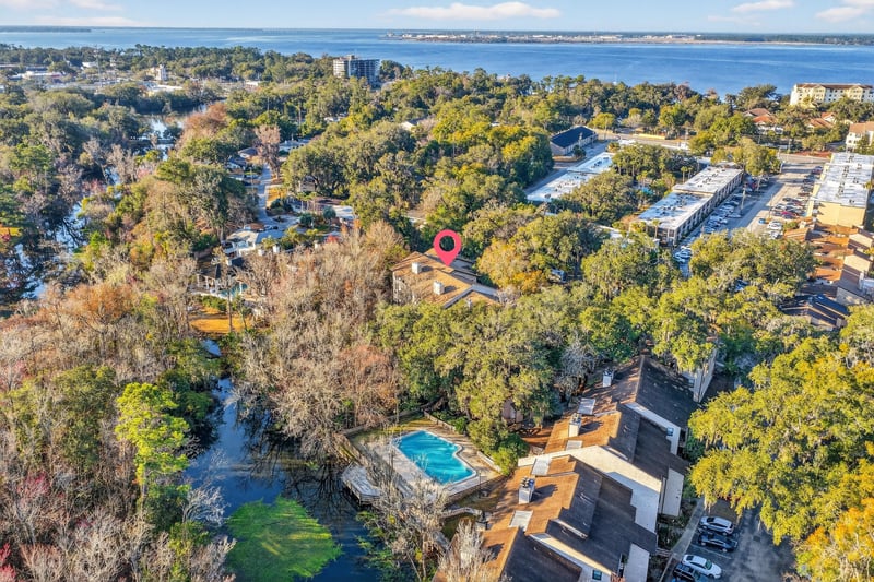 Photo 6 of 1604 Arcadia Dr, Jacksonville, FL 32207, photographed by Megapixeler