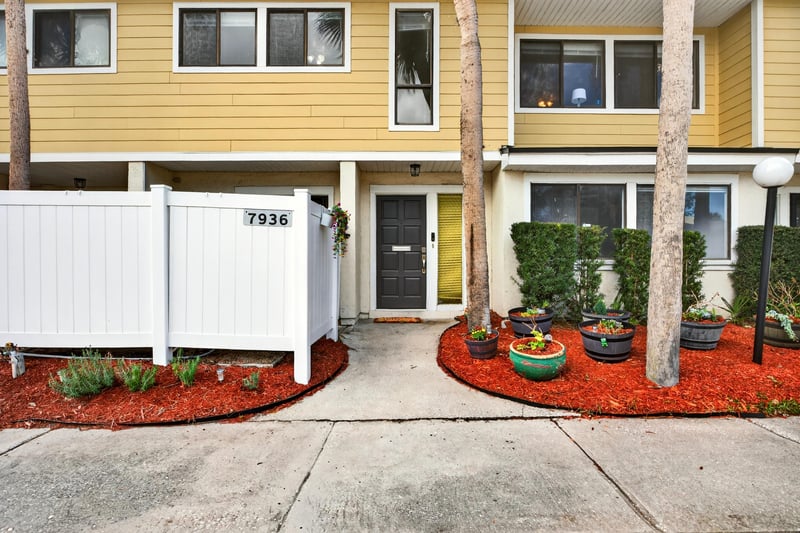 Photo 2 of 7936 Los Robles Ct #7936, Jacksonville, FL 32256, photographed by Megapixeler