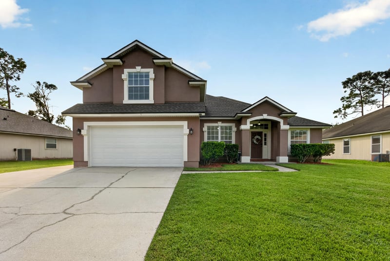 Front exterior with landscaped lawn at 3112 Silverado Cir, Green Cove Springs, FL 32043