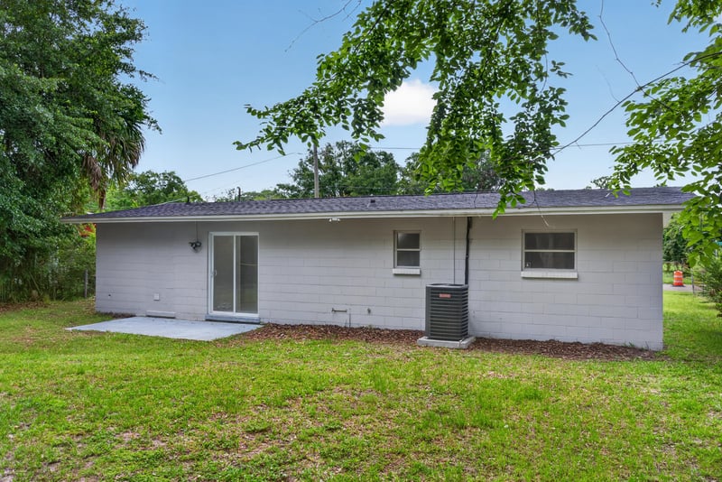 Photo 30 of 7028 Lincoln Cir W, Jacksonville, FL 32209, photographed by Megapixeler