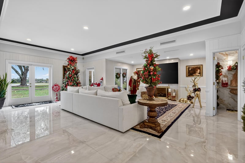 Family Room at 7987 Hollyridge Rd, Jacksonville, FL 32256