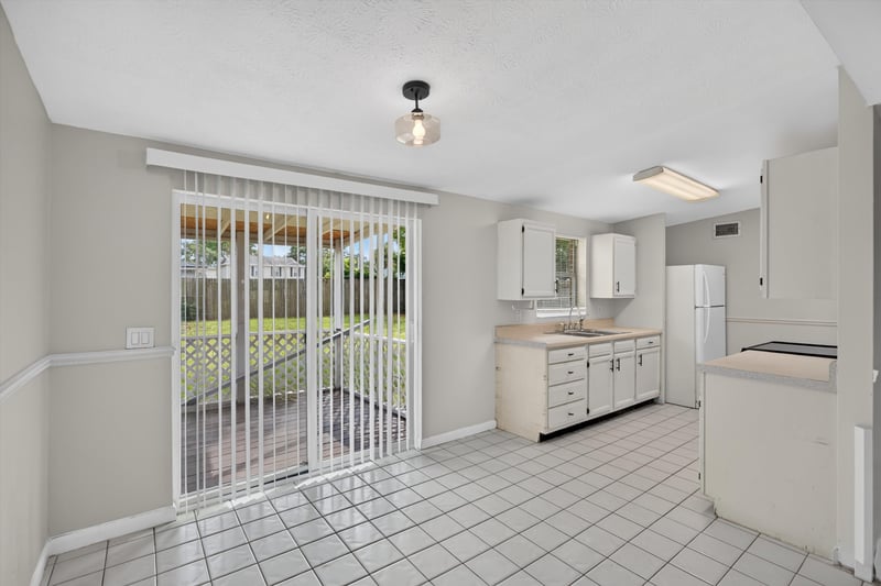 Kitchen with sliding doors to backyard at 87 Saratoga Cir S, Atlantic Beach, FL