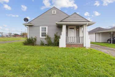704 SW 16th Ave