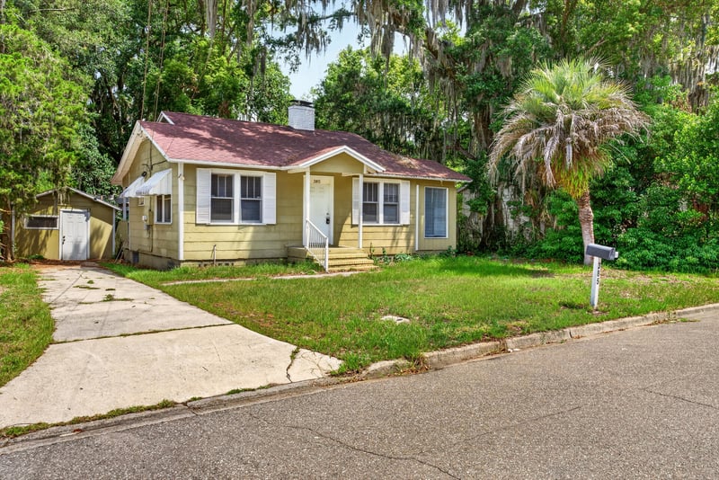 Photo 4 of 385 Duray Ct, Jacksonville, FL 32208, photographed by Megapixeler
