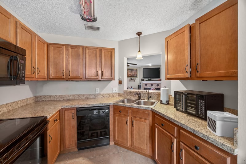 Photo 12 of 8849 Victoria Landing Dr W, Jacksonville, FL 32208, photographed by Megapixeler