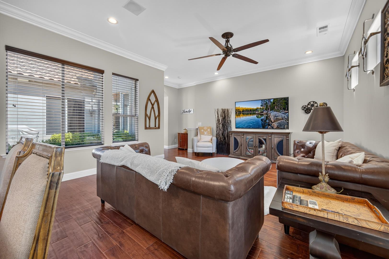 633 W Richmond Ave, photo 32