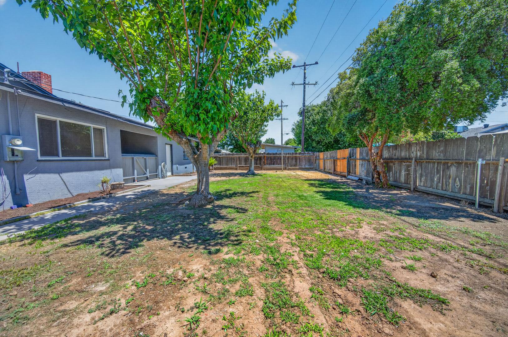 2302 E Fedora Ave, photo 40