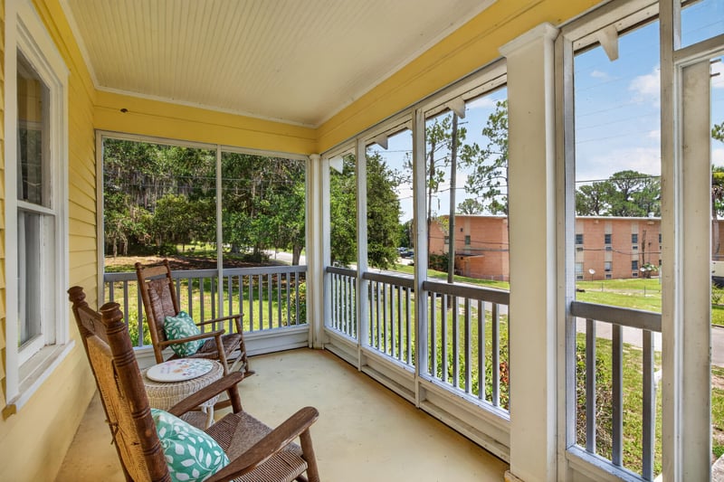 Screened porch seating area with windows at 101 N Lake St, Crescent City, FL