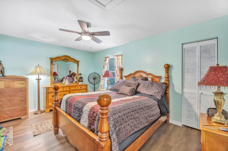 Photo 19 of 185 Violet Cir, Interlachen, FL 32148, photographed by Megapixeler