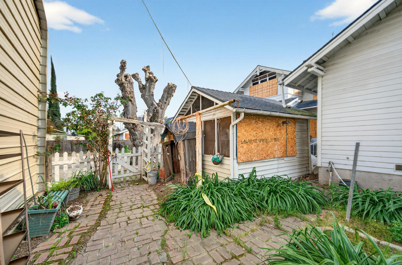 435 N Alta Ave, photo 92