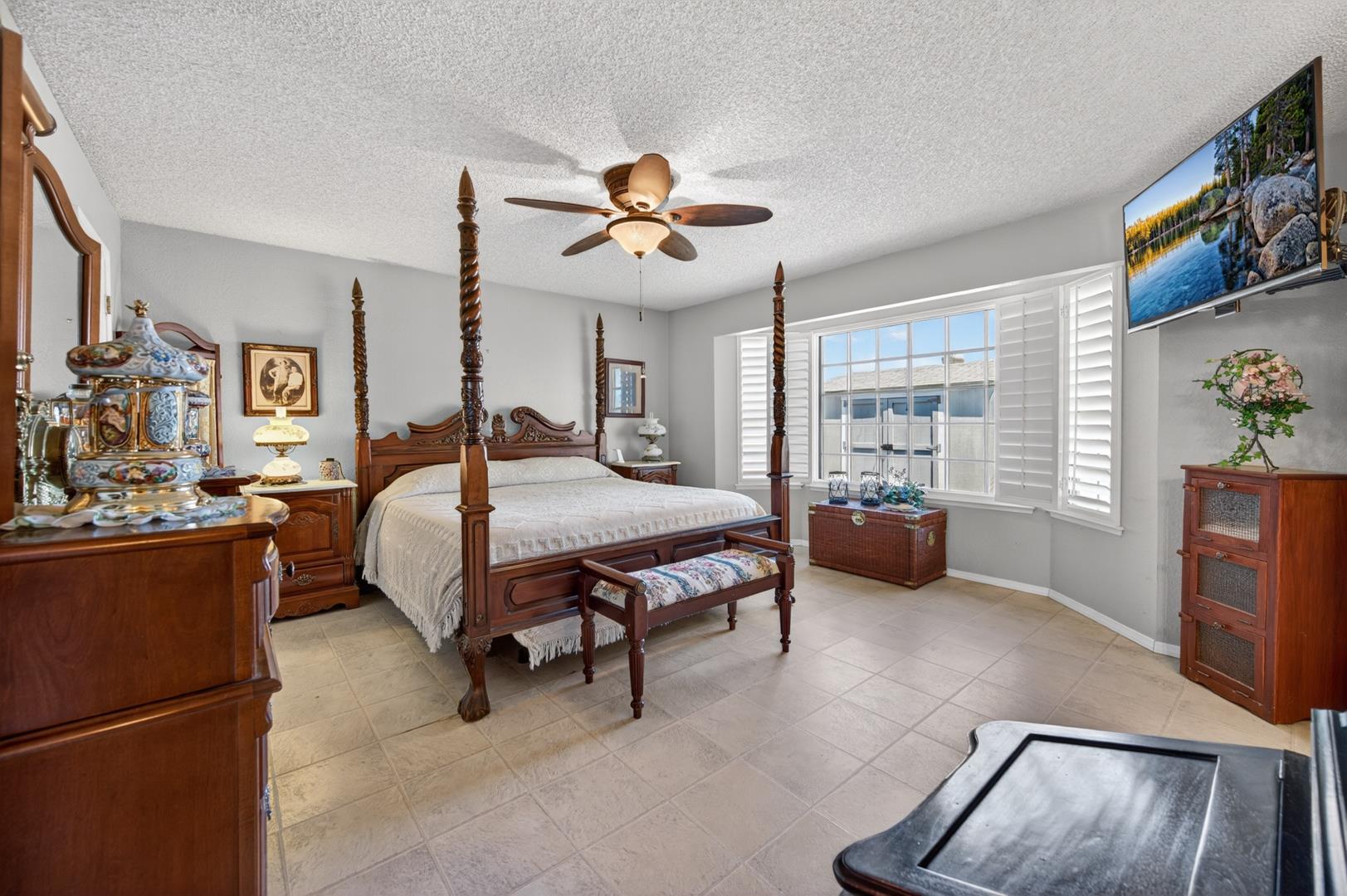 686 N Hayes Ave, photo 38