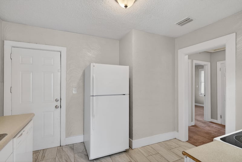 Photo 15 of 385 Duray Ct, Jacksonville, FL 32208, photographed by Megapixeler
