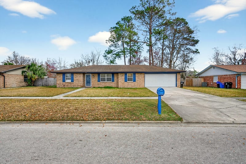 Front Far at 217 Quince Ct, Orange Park, FL 32073