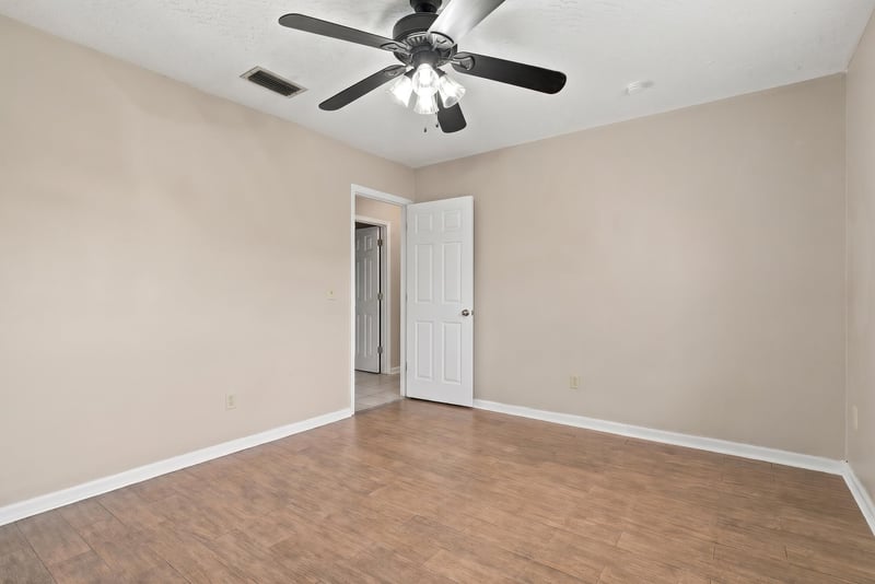 Bedroom interior view, photographed by Megapixeler on Crosby Ln, Orange Park