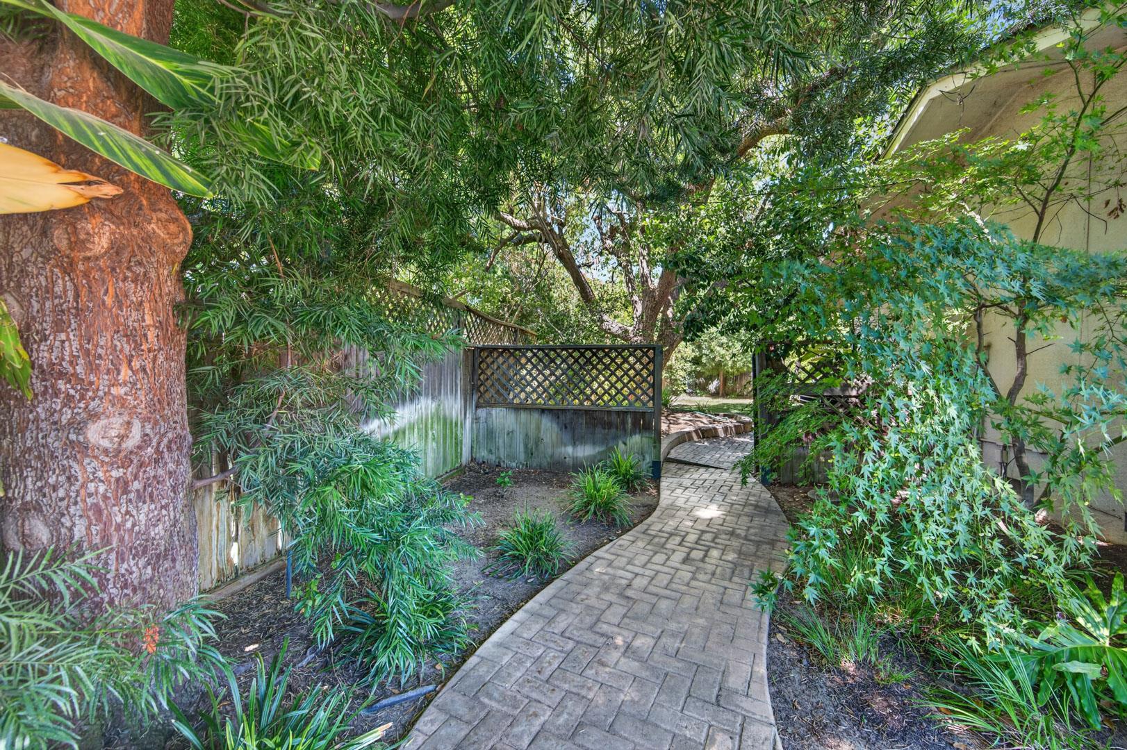 749 W Escalon Ave, photo 52